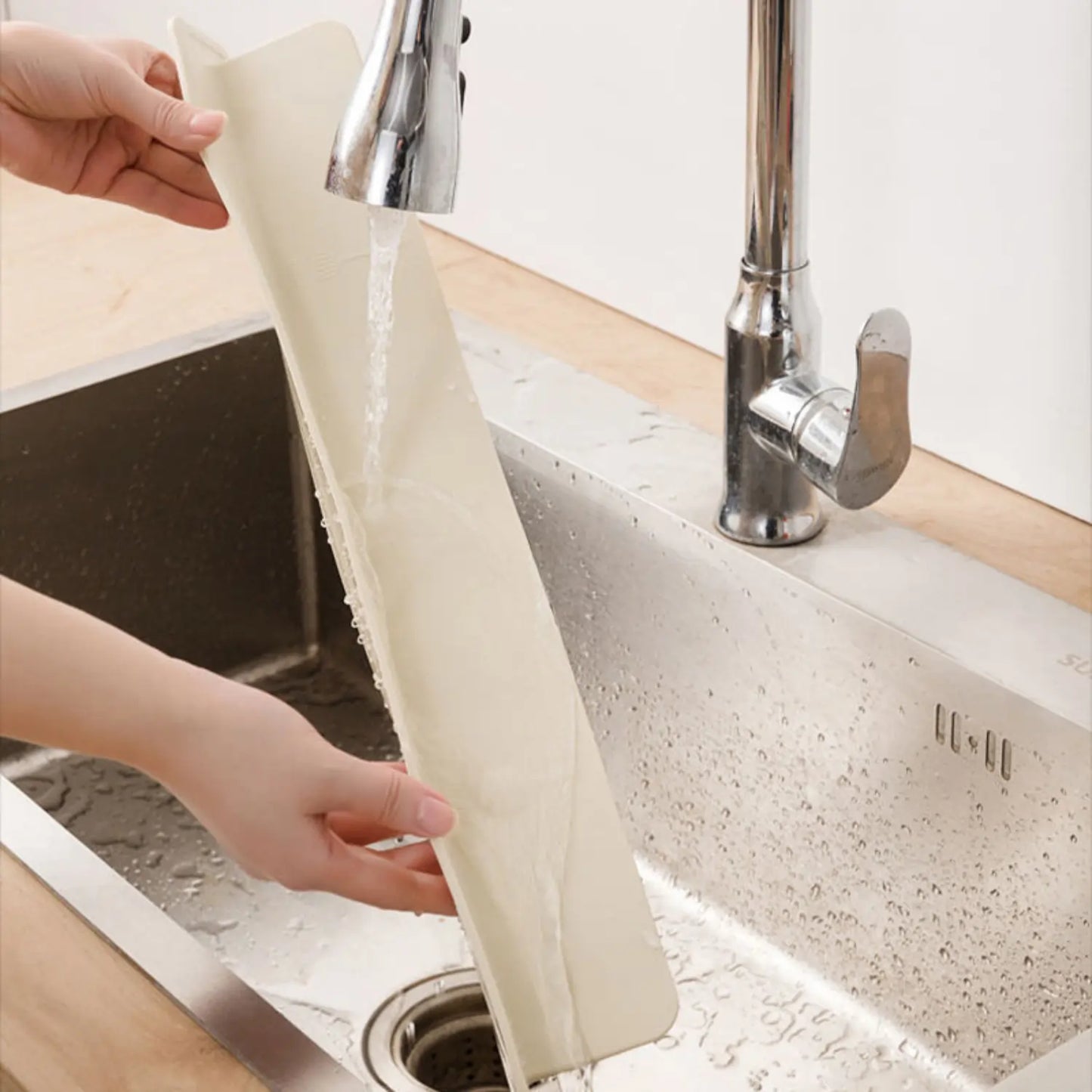 Modern Design Silicone Suction Cup Water Barrier Kitchen Sink Splash Guard for Wash Basin