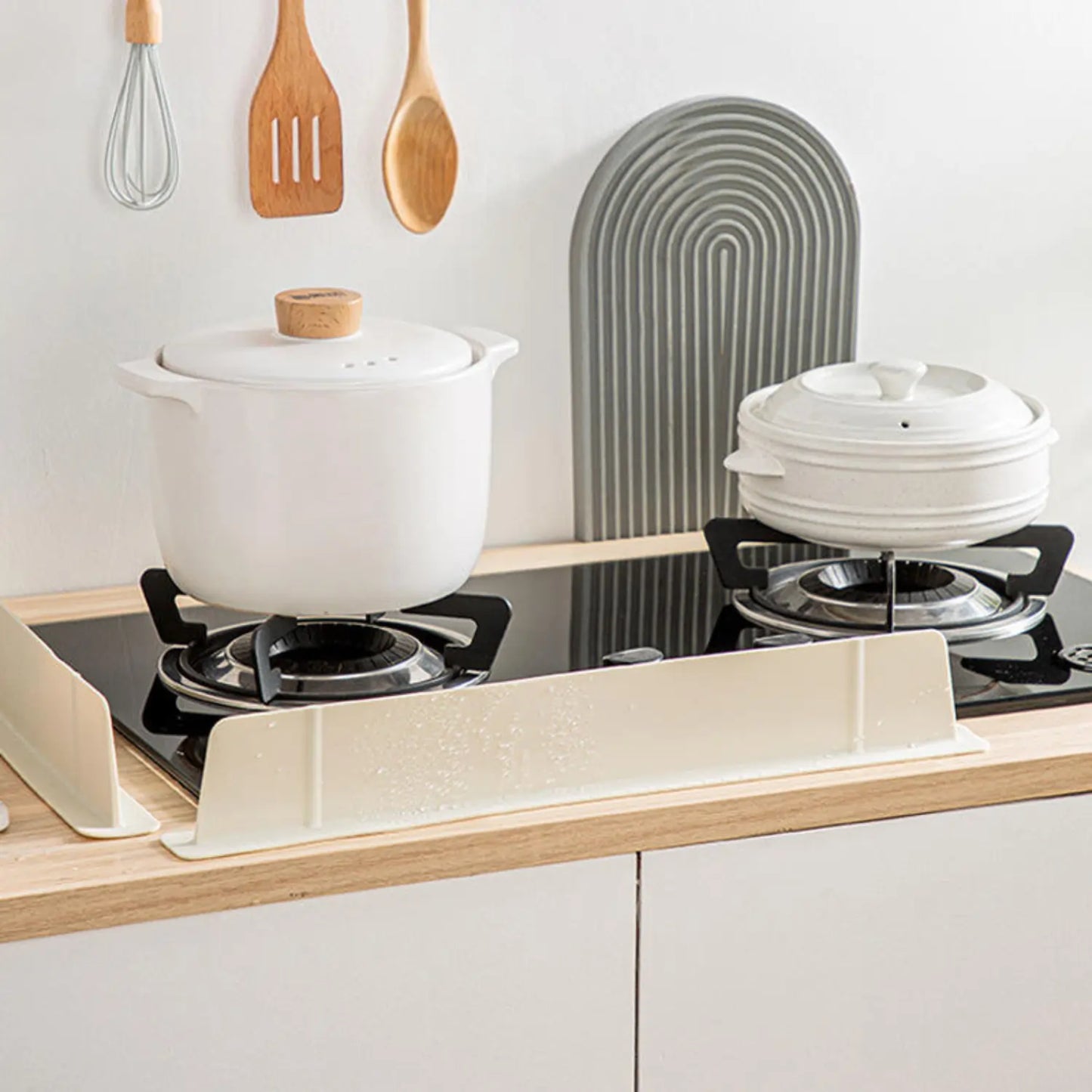 Modern Design Silicone Suction Cup Water Barrier Kitchen Sink Splash Guard for Wash Basin
